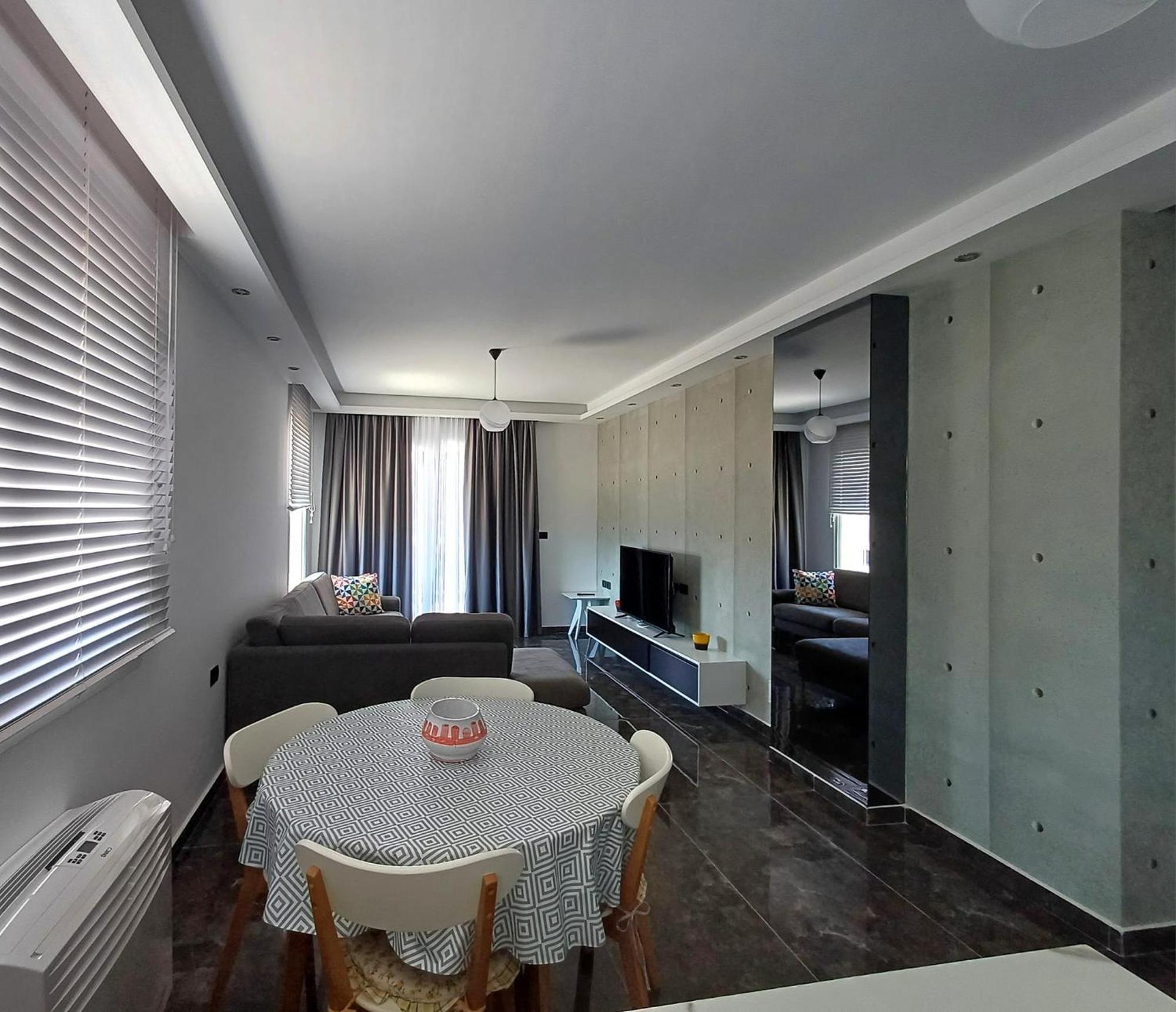 Era Palace Apartmán *